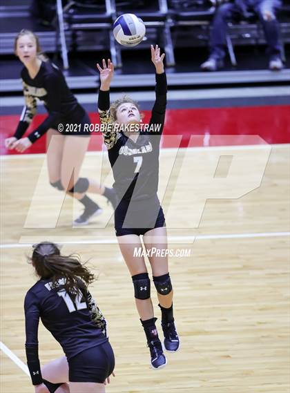 Thumbnail 1 in Bushland vs. Columbus (UIL Volleyball 3A Semifinals) photogallery.