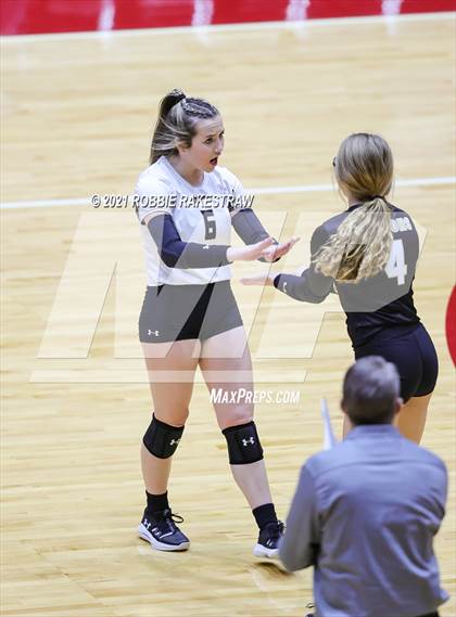 Thumbnail 3 in Bushland vs. Columbus (UIL Volleyball 3A Semifinals) photogallery.