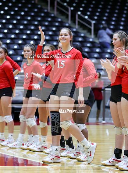 Thumbnail 3 in Bushland vs. Columbus (UIL Volleyball 3A Semifinals) photogallery.