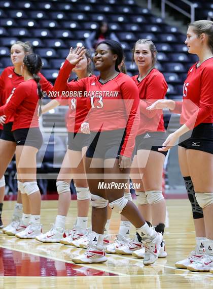 Thumbnail 2 in Bushland vs. Columbus (UIL Volleyball 3A Semifinals) photogallery.
