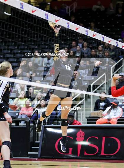 Thumbnail 2 in Bushland vs. Columbus (UIL Volleyball 3A Semifinals) photogallery.