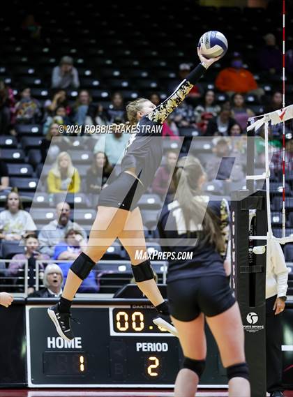 Thumbnail 3 in Bushland vs. Columbus (UIL Volleyball 3A Semifinals) photogallery.