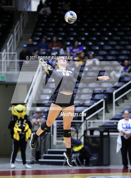 Thumbnail 3 in Bushland vs. Columbus (UIL Volleyball 3A Semifinals) photogallery.