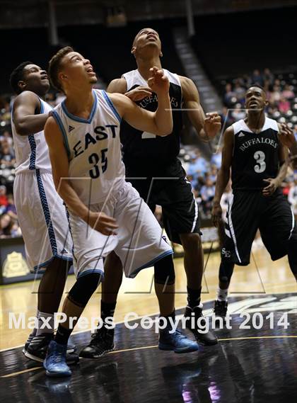 Thumbnail 1 in Southeast vs. East (KSHSAA 6A Playoff) photogallery.