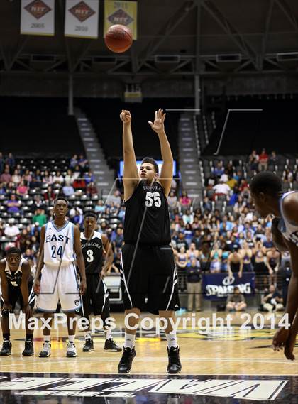 Thumbnail 2 in Southeast vs. East (KSHSAA 6A Playoff) photogallery.