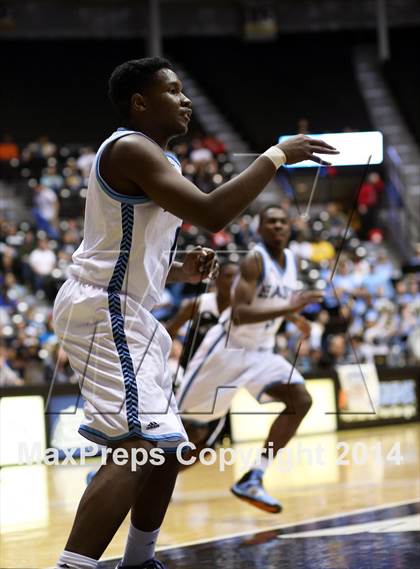 Thumbnail 2 in Southeast vs. East (KSHSAA 6A Playoff) photogallery.