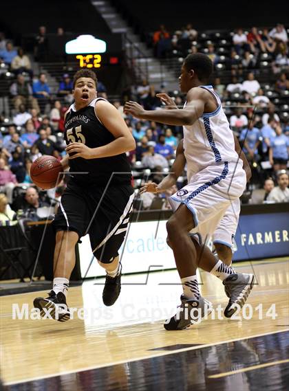 Thumbnail 1 in Southeast vs. East (KSHSAA 6A Playoff) photogallery.