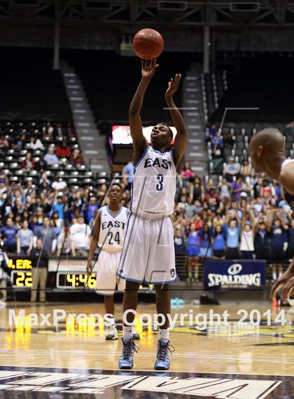 Thumbnail 1 in Southeast vs. East (KSHSAA 6A Playoff) photogallery.