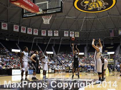 Thumbnail 3 in Southeast vs. East (KSHSAA 6A Playoff) photogallery.