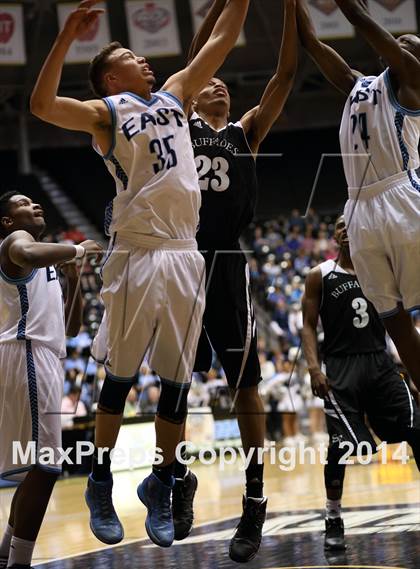 Thumbnail 3 in Southeast vs. East (KSHSAA 6A Playoff) photogallery.