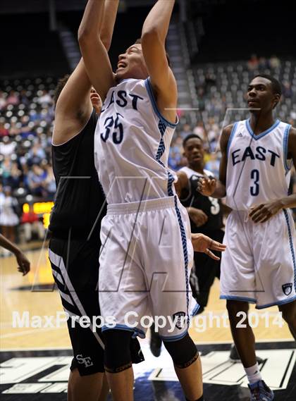 Thumbnail 1 in Southeast vs. East (KSHSAA 6A Playoff) photogallery.
