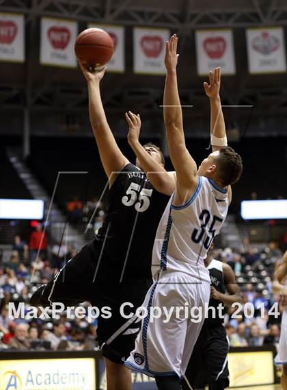 Thumbnail 1 in Southeast vs. East (KSHSAA 6A Playoff) photogallery.