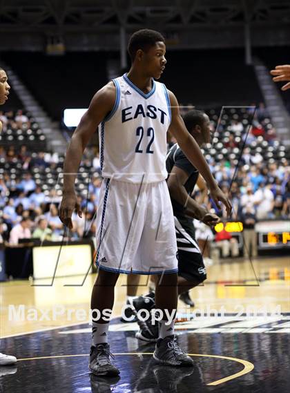 Thumbnail 3 in Southeast vs. East (KSHSAA 6A Playoff) photogallery.