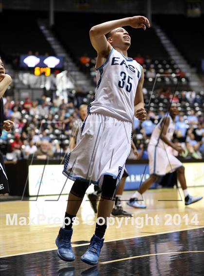 Thumbnail 3 in Southeast vs. East (KSHSAA 6A Playoff) photogallery.