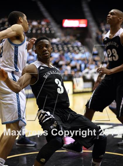 Thumbnail 3 in Southeast vs. East (KSHSAA 6A Playoff) photogallery.
