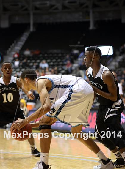 Thumbnail 3 in Southeast vs. East (KSHSAA 6A Playoff) photogallery.