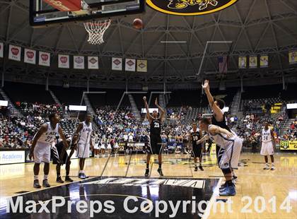 Thumbnail 2 in Southeast vs. East (KSHSAA 6A Playoff) photogallery.