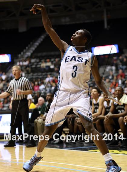 Thumbnail 1 in Southeast vs. East (KSHSAA 6A Playoff) photogallery.