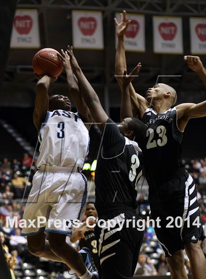 Thumbnail 1 in Southeast vs. East (KSHSAA 6A Playoff) photogallery.
