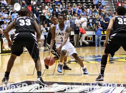Thumbnail 2 in Southeast vs. East (KSHSAA 6A Playoff) photogallery.