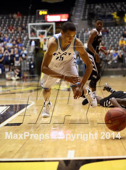 Thumbnail 2 in Southeast vs. East (KSHSAA 6A Playoff) photogallery.