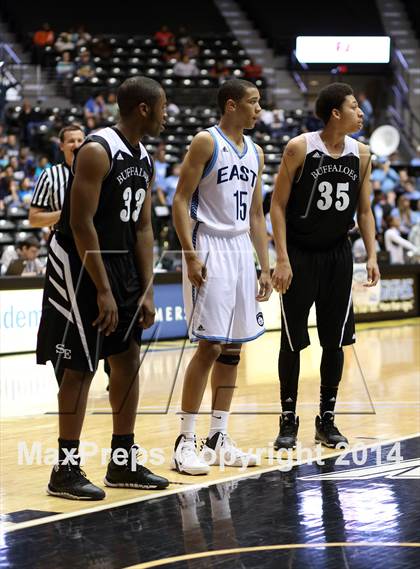 Thumbnail 2 in Southeast vs. East (KSHSAA 6A Playoff) photogallery.