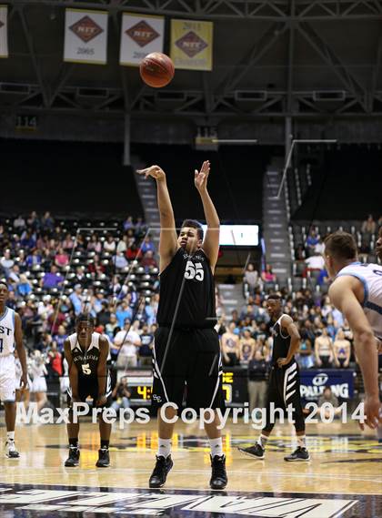 Thumbnail 2 in Southeast vs. East (KSHSAA 6A Playoff) photogallery.