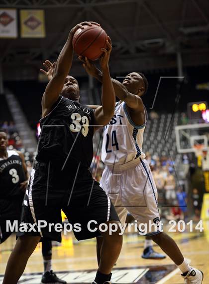 Thumbnail 2 in Southeast vs. East (KSHSAA 6A Playoff) photogallery.