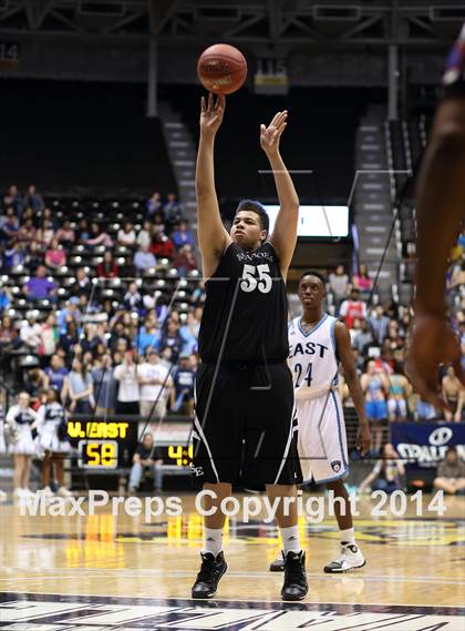 Thumbnail 3 in Southeast vs. East (KSHSAA 6A Playoff) photogallery.