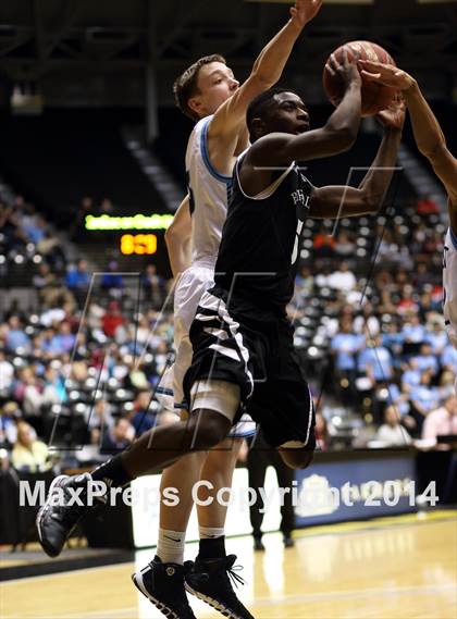 Thumbnail 2 in Southeast vs. East (KSHSAA 6A Playoff) photogallery.
