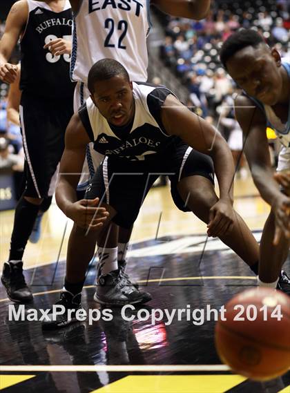 Thumbnail 3 in Southeast vs. East (KSHSAA 6A Playoff) photogallery.