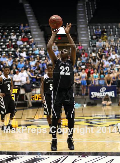 Thumbnail 1 in Southeast vs. East (KSHSAA 6A Playoff) photogallery.