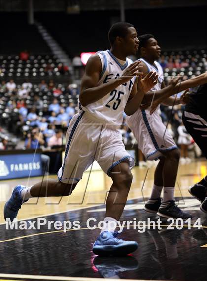 Thumbnail 1 in Southeast vs. East (KSHSAA 6A Playoff) photogallery.
