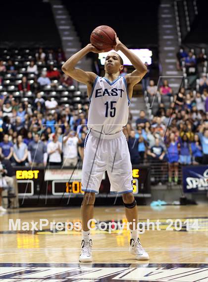 Thumbnail 2 in Southeast vs. East (KSHSAA 6A Playoff) photogallery.