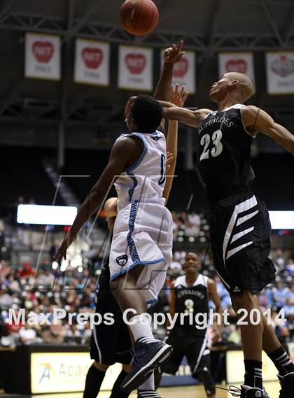Thumbnail 1 in Southeast vs. East (KSHSAA 6A Playoff) photogallery.