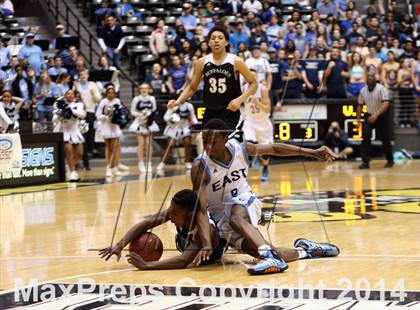 Thumbnail 1 in Southeast vs. East (KSHSAA 6A Playoff) photogallery.