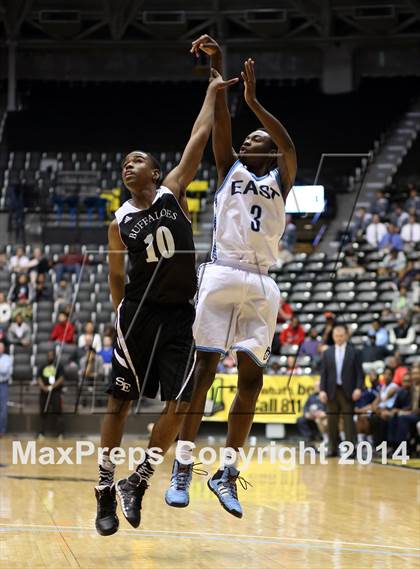 Thumbnail 2 in Southeast vs. East (KSHSAA 6A Playoff) photogallery.