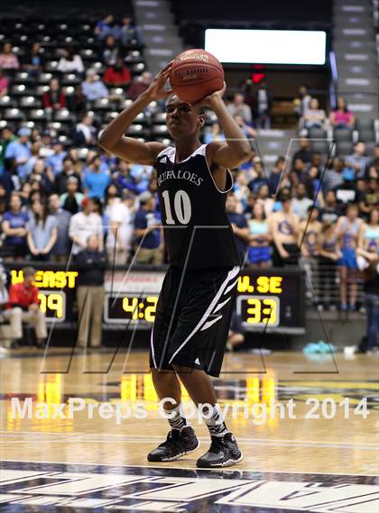 Thumbnail 2 in Southeast vs. East (KSHSAA 6A Playoff) photogallery.