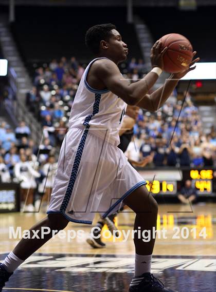Thumbnail 2 in Southeast vs. East (KSHSAA 6A Playoff) photogallery.