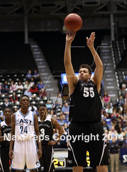 Thumbnail 1 in Southeast vs. East (KSHSAA 6A Playoff) photogallery.