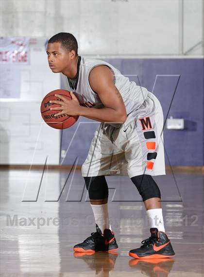 Thumbnail 2 in Foothill vs. Foothill (St. Hope Elite Hoops Classic) photogallery.