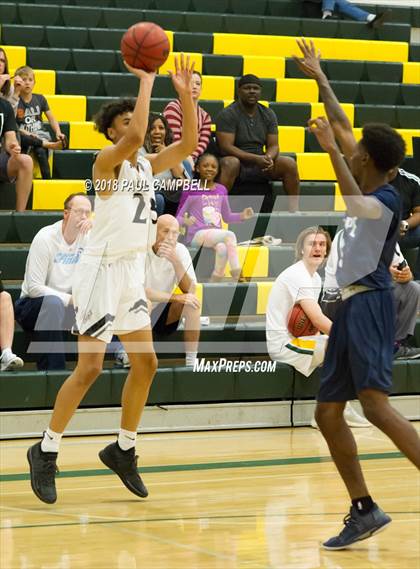 Thumbnail 2 in Mountain View vs. Tempe (Horizon Holiday Hoops Tournament) photogallery.