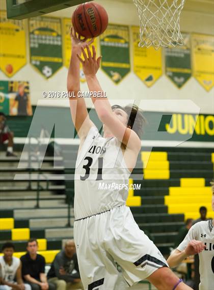 Thumbnail 2 in Mountain View vs. Tempe (Horizon Holiday Hoops Tournament) photogallery.