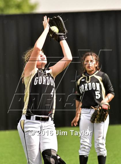 Thumbnail 2 in Bryson vs Gordon photogallery.