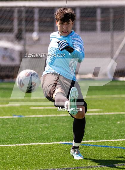 Thumbnail 3 in Sanderson vs Smithfield-Selma (Clayton Midseason Classic) photogallery.
