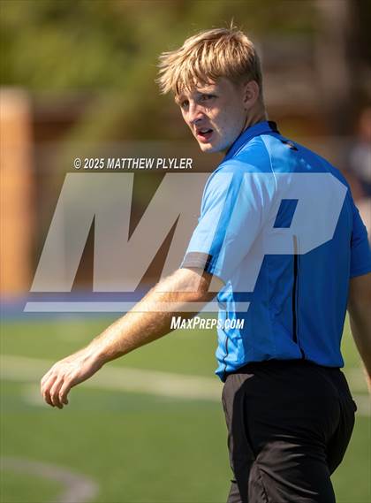 Thumbnail 3 in Sanderson vs Smithfield-Selma (Clayton Midseason Classic) photogallery.
