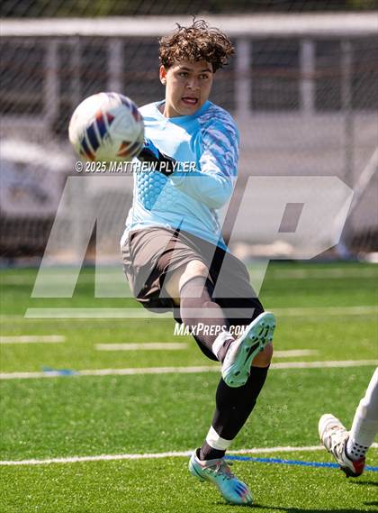 Thumbnail 1 in Sanderson vs Smithfield-Selma (Clayton Midseason Classic) photogallery.