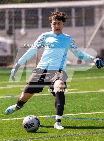 Thumbnail 2 in Sanderson vs Smithfield-Selma (Clayton Midseason Classic) photogallery.