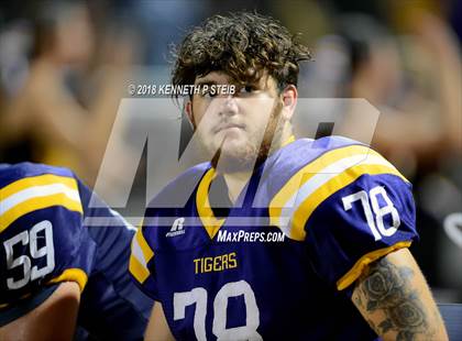 Thumbnail 2 in Bourgeois @ Thibodaux photogallery.