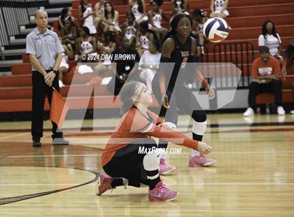 Thumbnail 3 in Waxahachie @ Horn photogallery.